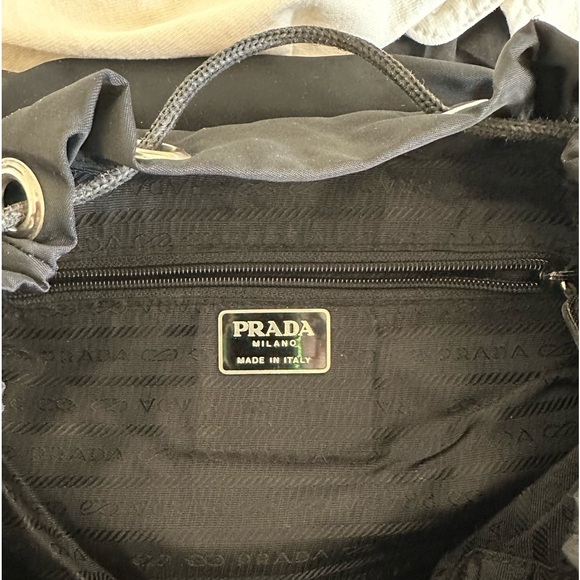🖤PRADA Nylon Backpack - Picture 2 of 6